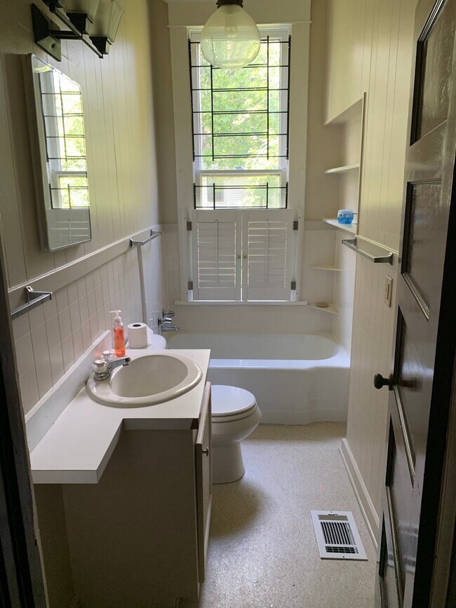 Secondary Bathroom - 735 Roseneath Ave