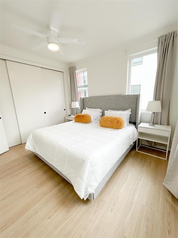 Building Photo - 2709 E 5th St.