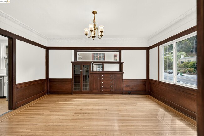 Building Photo - 846 Mandana Blvd