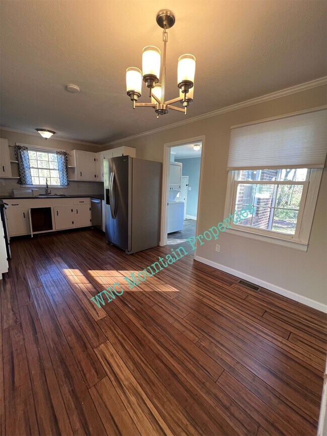 Building Photo - 247 Pleasant Meadow Ln