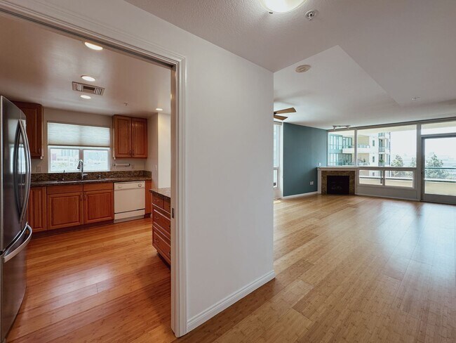 Building Photo - Modern 2 Bed, 2 Bath Condo in the Heart of...