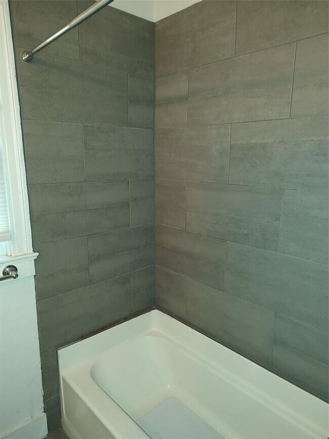 Building Photo - 2102 Yellow Jacket Ln