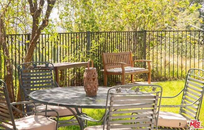 Building Photo - 1070 Norumbega Dr