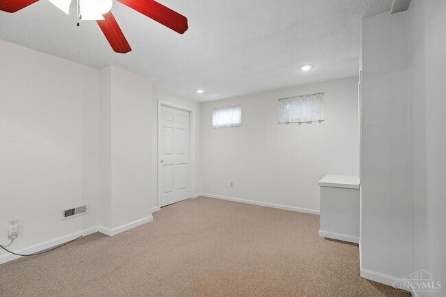 Building Photo - 6671 Foxfield Dr