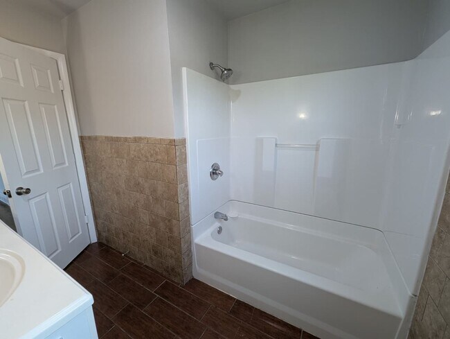 Building Photo - 5412 Anah St