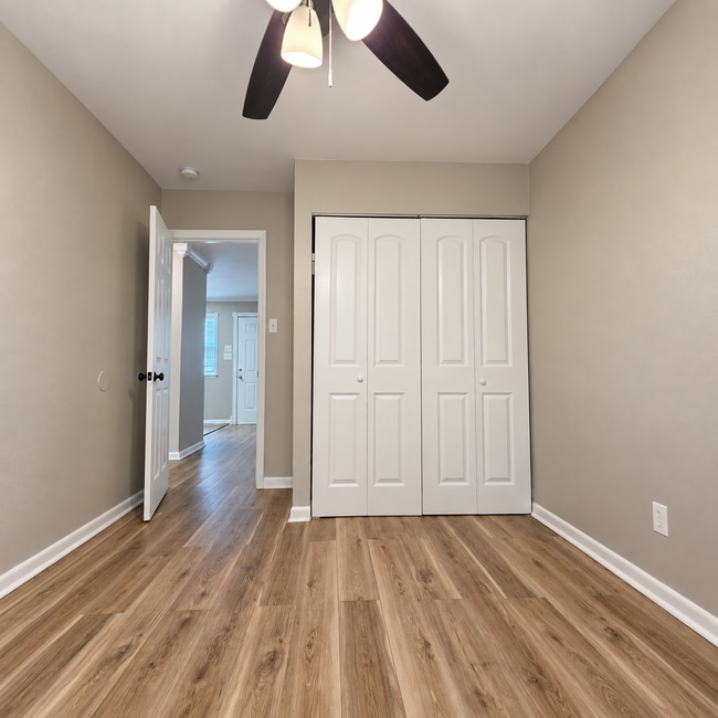 Building Photo - 1504 Oakwood Ave NE