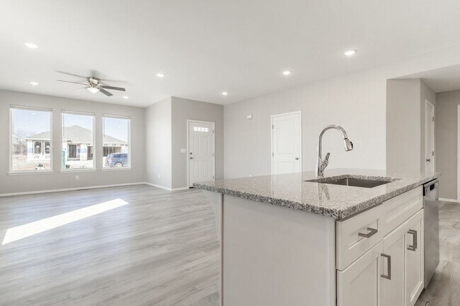 Building Photo - Great four-bedroom home in Northwest Springfield