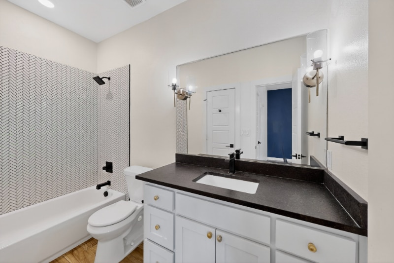 Building Photo - 800 S Welch St