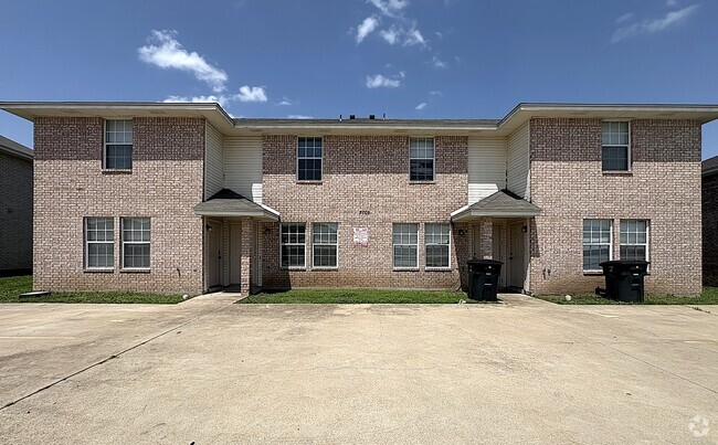Building Photo - 5709 Redstone Dr