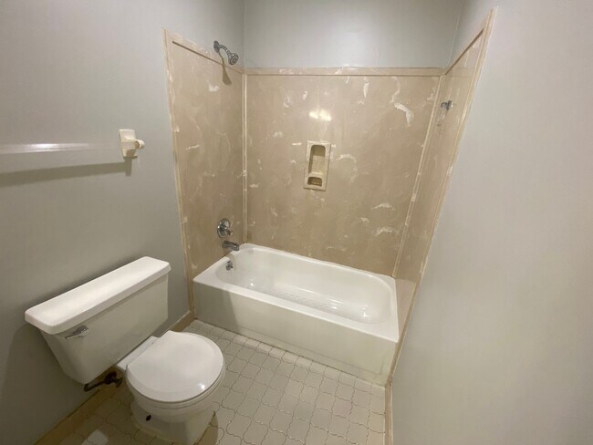 Building Photo - 4244 Chesapeake Way