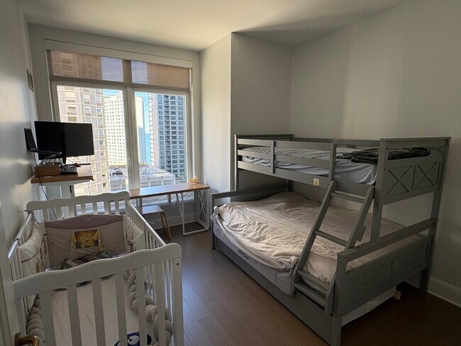 Building Photo - 514 N Peshtigo Ct