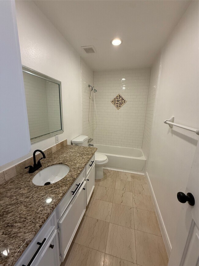 Building Photo - 2075 Little Cedar Dr