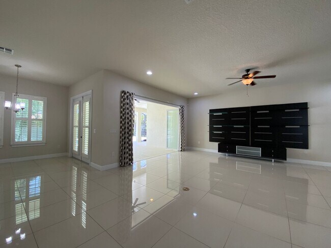 Building Photo - Exquisite 6-Bedroom Estate with Private Po...
