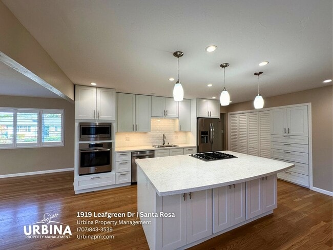 Building Photo - Move-In Ready 3-Bedroom Gem in Santa Rosa with Gorgeous Outdoor Space!