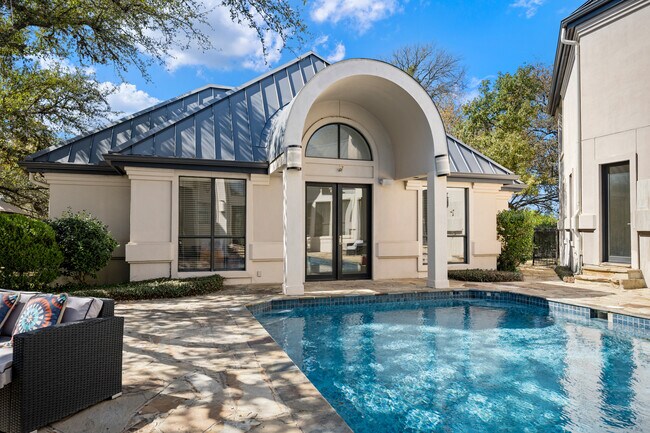 Building Photo - 3 Birnam Oaks