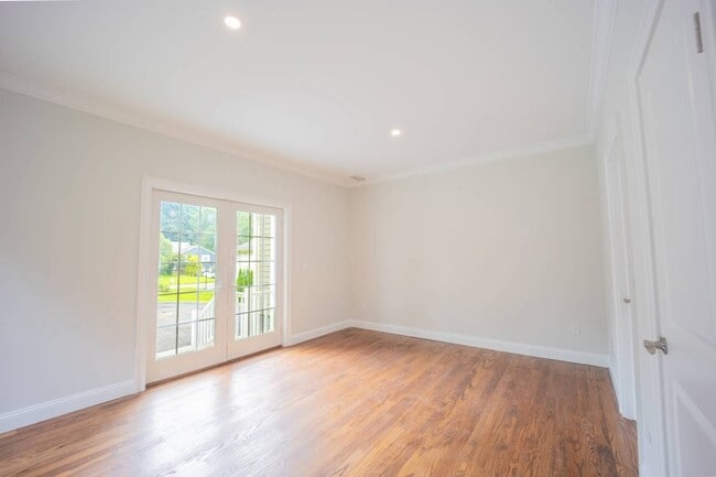 Building Photo - 1 Kewanee Rd