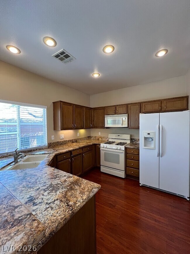 Building Photo - 10628 Whitebrush Ave
