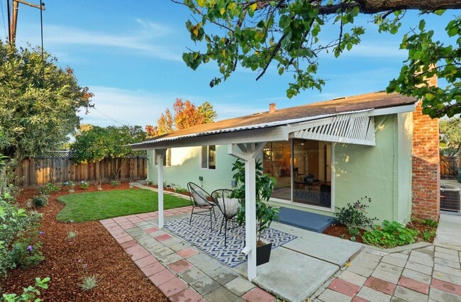 Building Photo - 841 Nectarine Ave