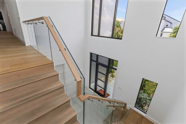 Building Photo - Stunning Custom Built Residence in the Exc...