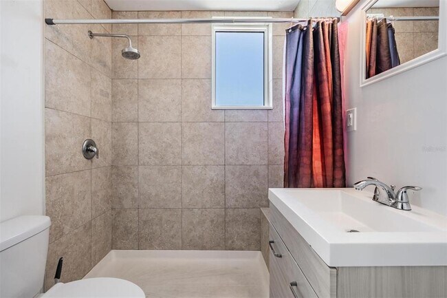 Building Photo - 2319 W Aileen St