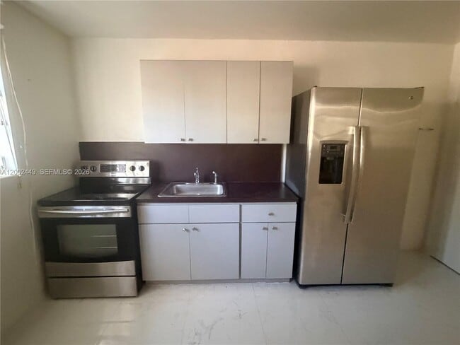 Building Photo - 1290 NE 156th St