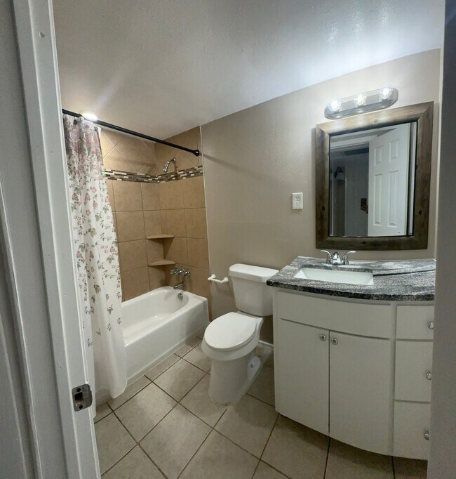 Building Photo - 8110 Albacore Dr