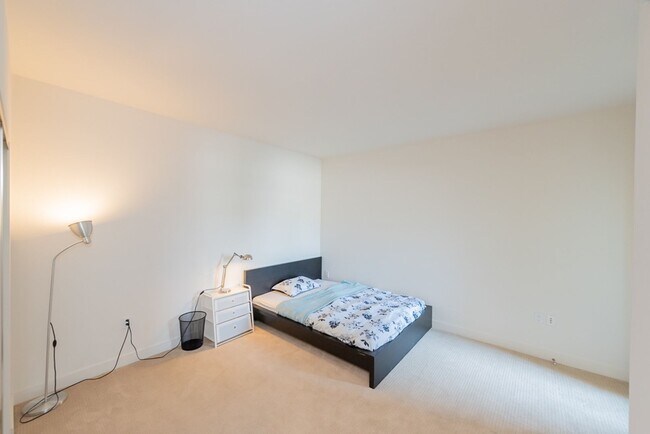 Building Photo - Element 436