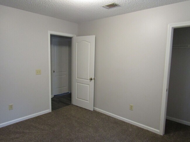 Building Photo - 110 Tempest Ln