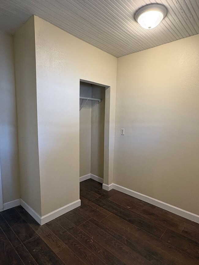 Building Photo - 4bed/2bath SFH Rent $1530/month ready now!