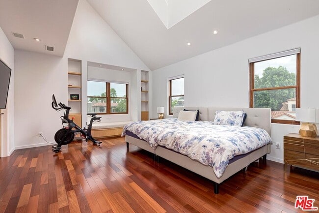 Building Photo - 1509 S Crest Dr