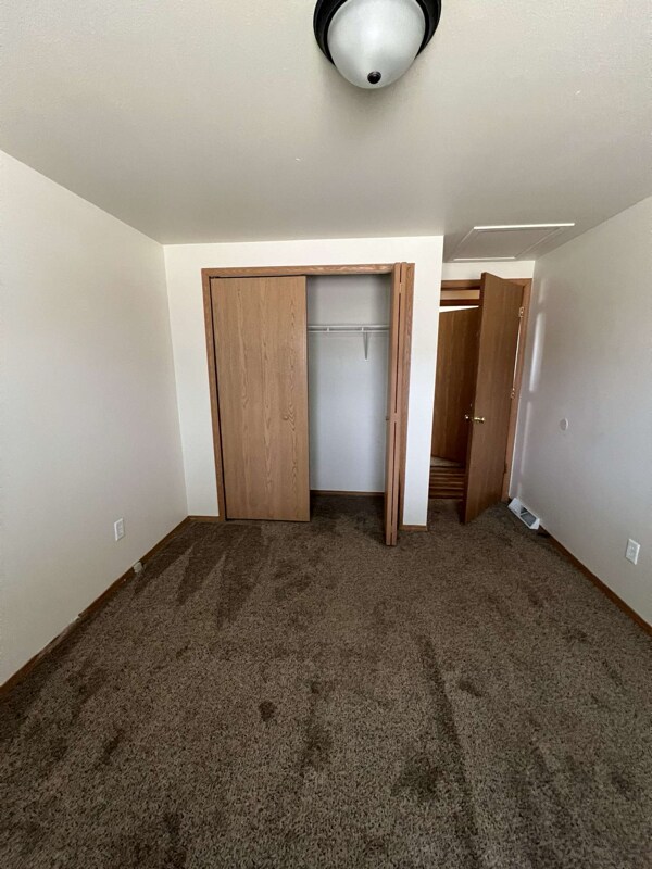 Building Photo - 702 N Steven Ave