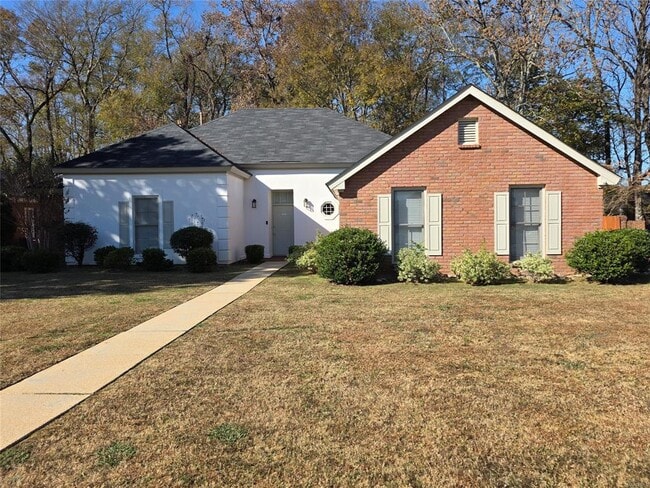 Building Photo - 2230 Kingsbury Dr