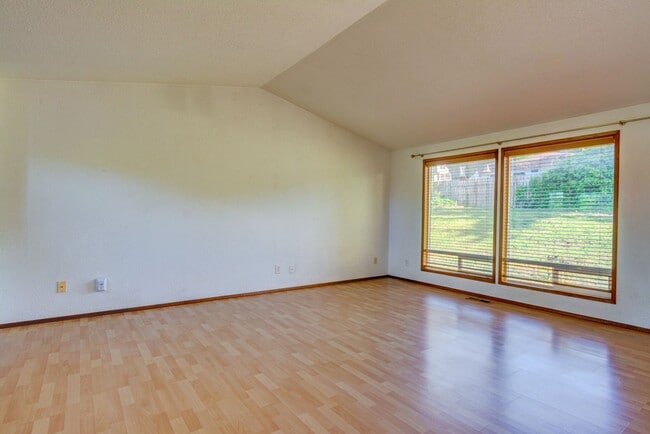 Building Photo - Beautiful Westside Oak Harbor Home Near Sunset Beach – 3 Bed + Bonus Room