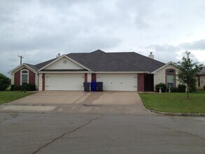 Building Photo - Duplex