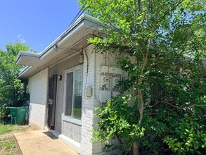 Building Photo - Affordable 1 Bed/1 Bath Duplex Apartment