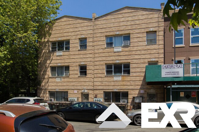 Building Photo - 11 Hunterfly Pl