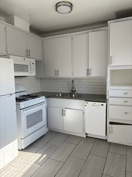 Building Photo - 20912 Amie Ave