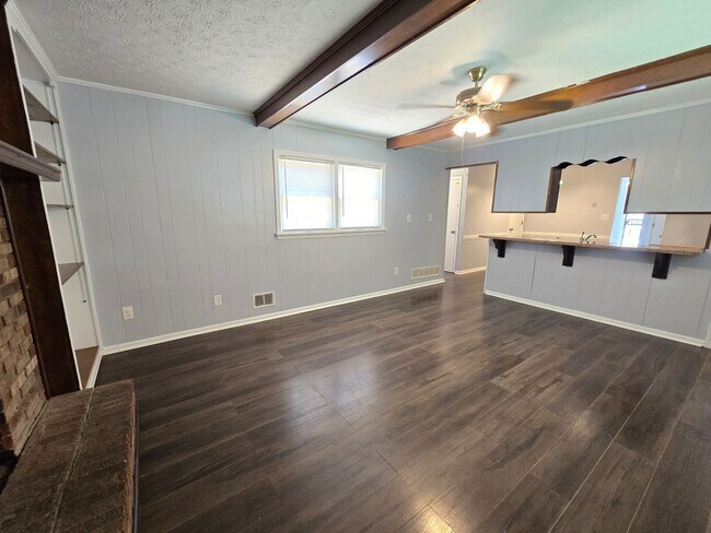 Building Photo - Brick Ranch in the heart of Jeffersontown! Featuring hardwood styled floors, 3 Bedrooms, 1.5 Bath...