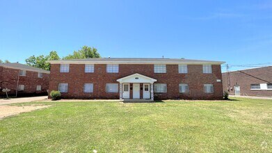 Building Photo - COMPLETLY RENOVATED 3-Bedroom