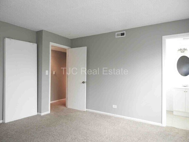 Building Photo - ONE MONTH FREE RENT