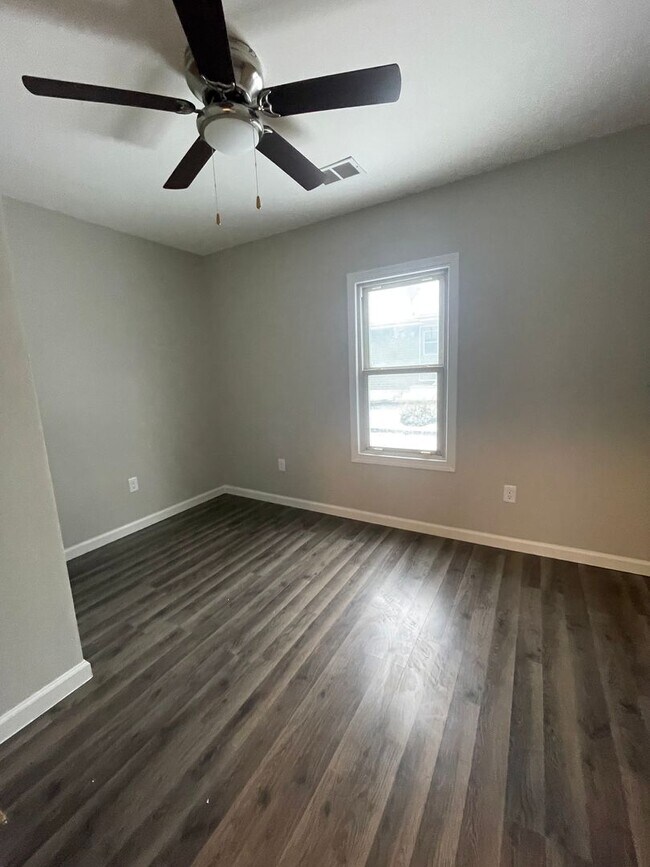 Building Photo - 2bd 1ba House for Rent Hudson, IA