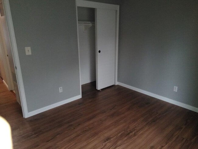 Building Photo - Cherry Creek Schools, 2 bed, 1 bath, 900 s...