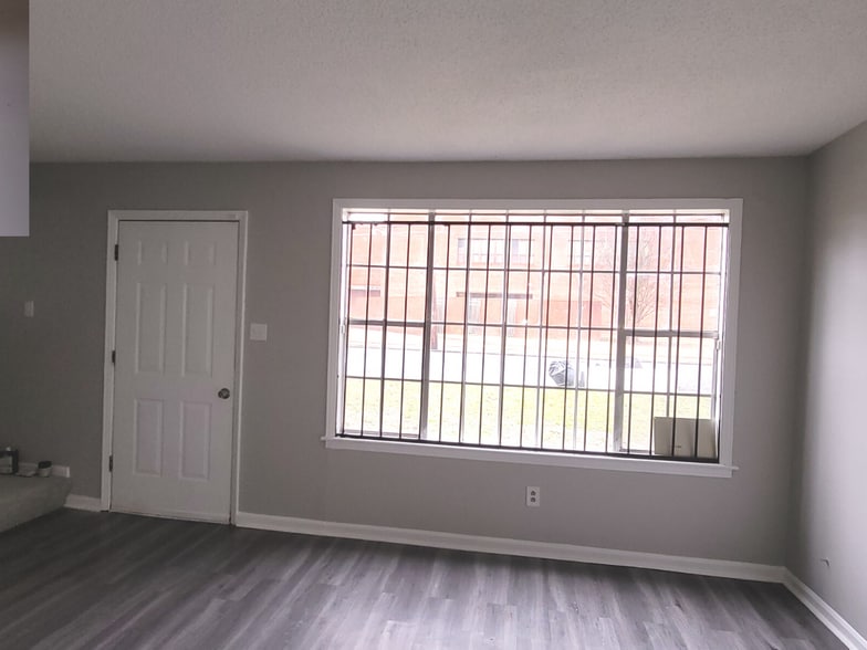 Living Room - 694 S Greer St
