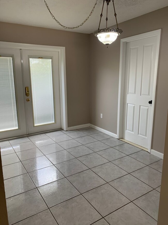 Building Photo - Charming 3 bedroom/1.5 bath Fenced Home in St.Cloud