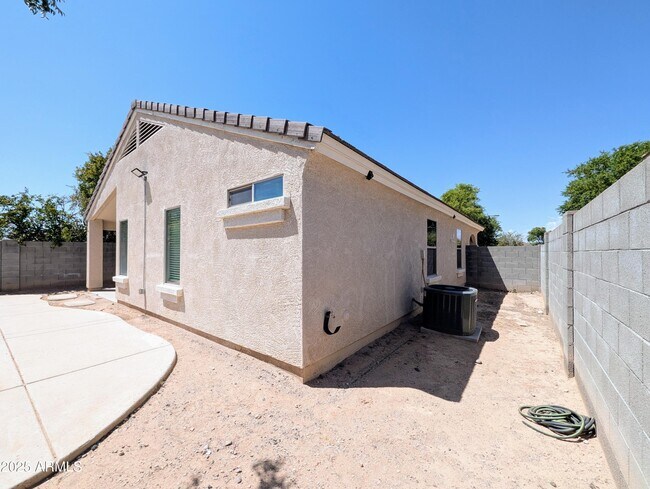 Building Photo - 13959 W Country Gables Dr