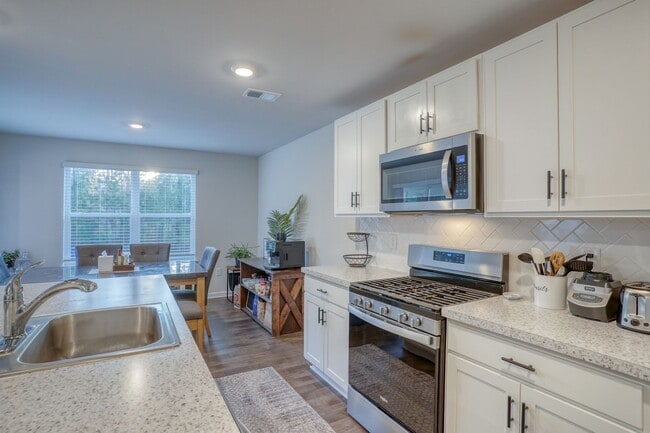 Building Photo - 124 Currant Cir