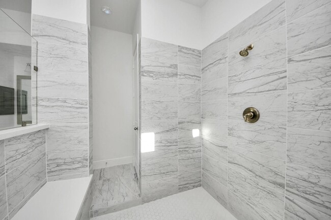 Building Photo - 10719 Klaria Cres Ct