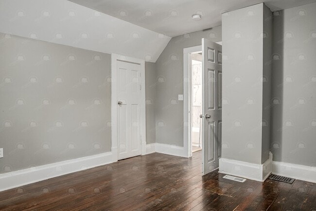 Building Photo - Charming 2 BR 2 BA House in Historic North...