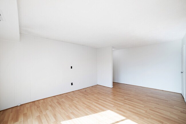 Building Photo - 6145 Edsall Rd