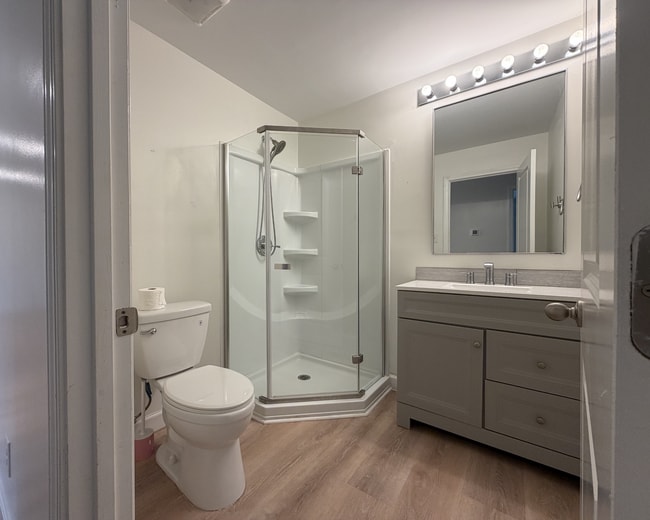 Building Photo - 214 W Union St